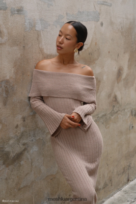 Meshki Argentina | Meshki vestido de punto con hombros descubiertos stefania 06482X88 gris pardo